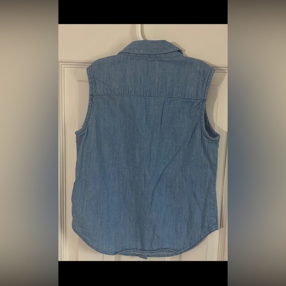 Button down denim sleeveless shirt in Small - Picture 3 of 3